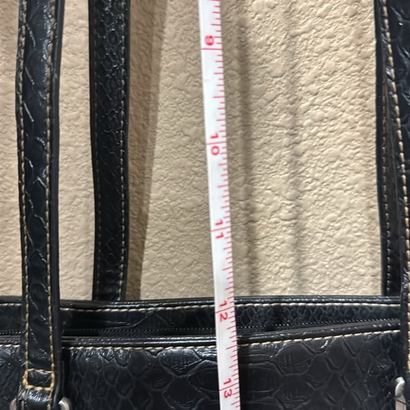 Donating 💛Liz Claiborne black crocdile hand bag - Picture 12 of 14